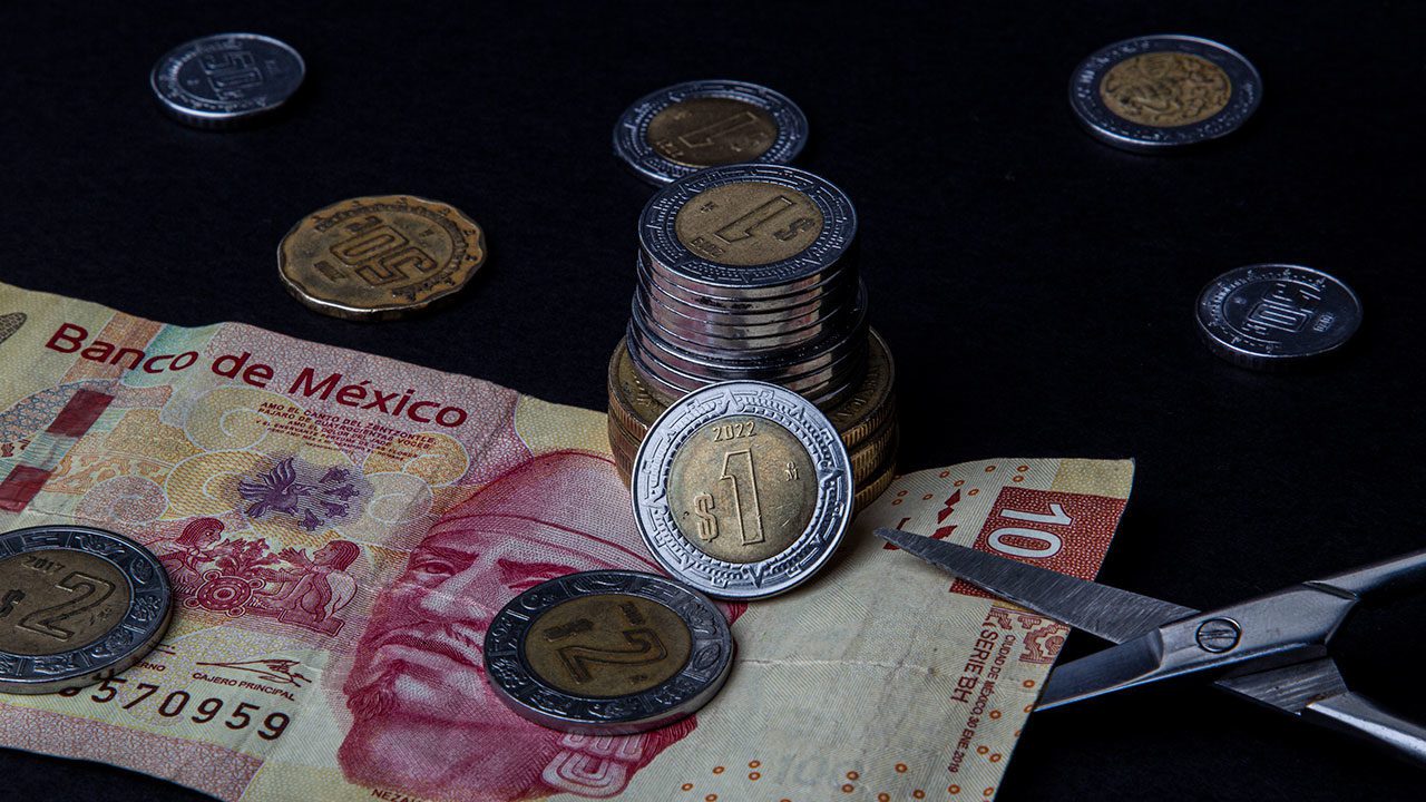 Trabajadores quieren alza de 25% al salario mínimo, patrones plantean 15%: Coparmex