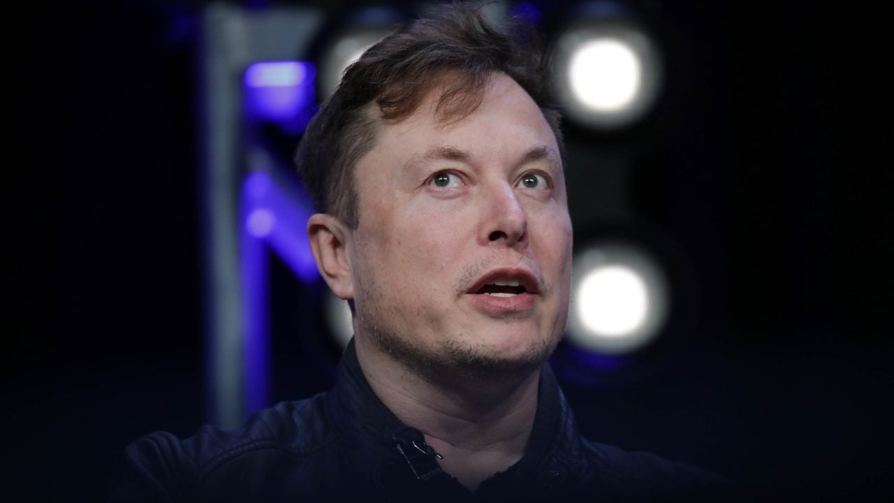 El patrimonio neto de Elon Musk cae 18,000 mdd a medida que las acciones de Tesla caen