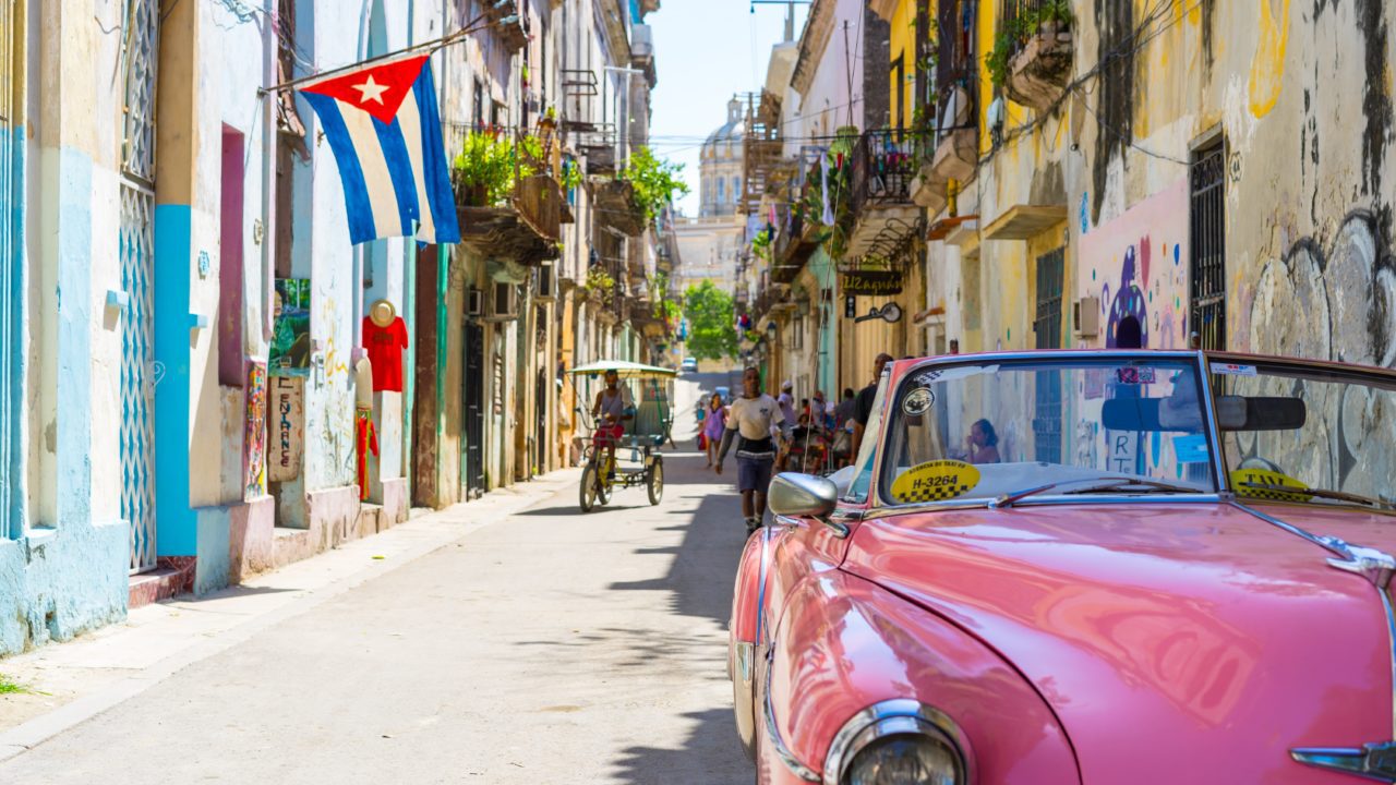 Cuba comienza a vender dólares estadounidenses