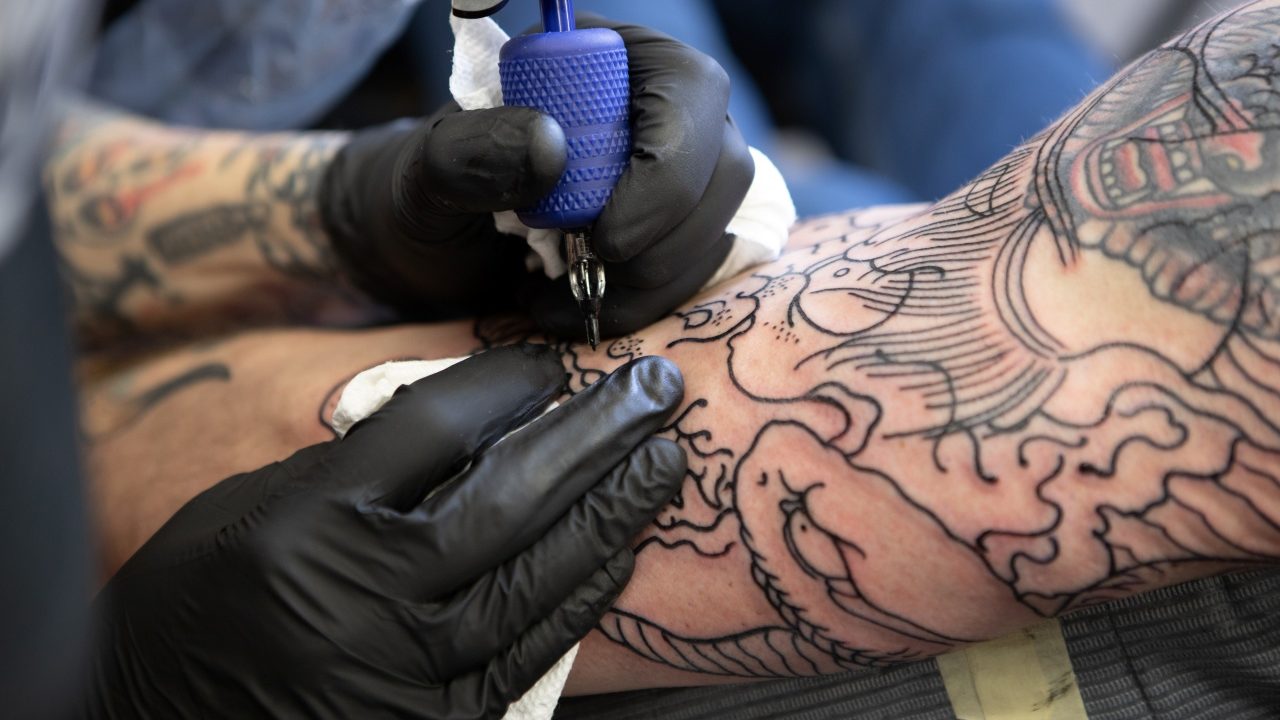 Tatuajes pueden ser perjudiciales para el sistema inmunitario: estudio