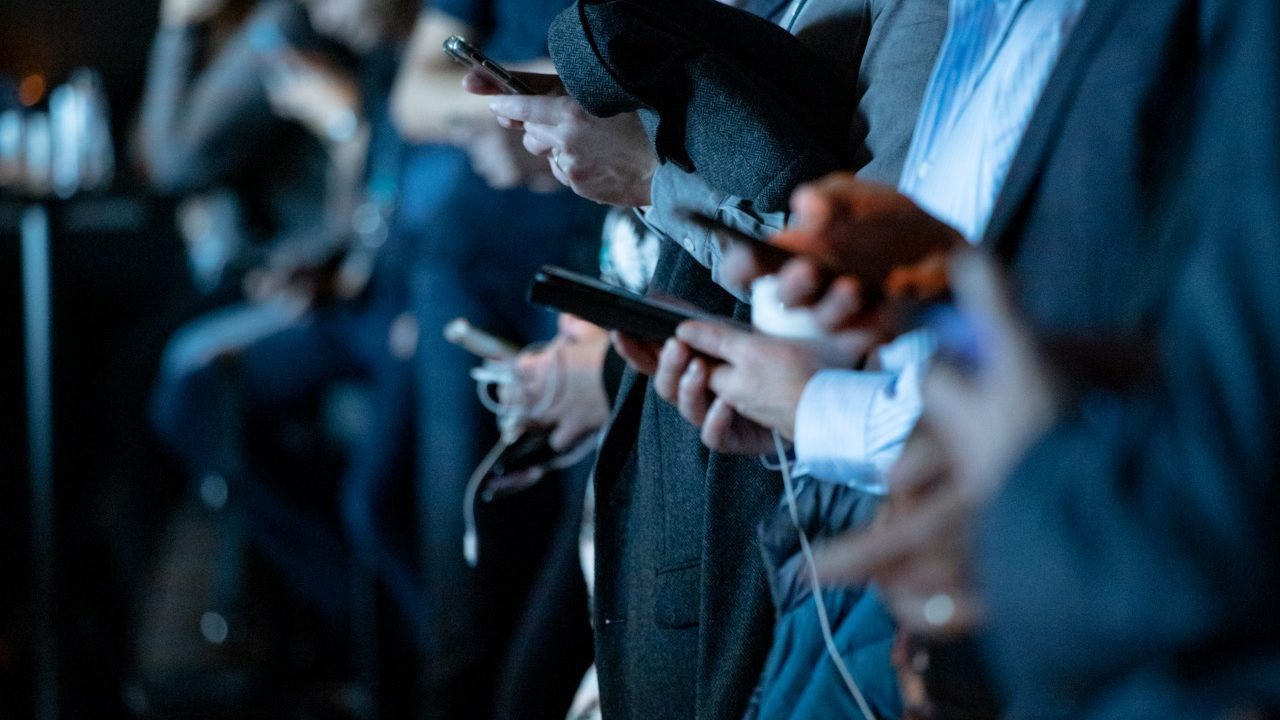 Principales escuelas de Canadá demandan a TikTok, Facebook, Instagram y Snapchat