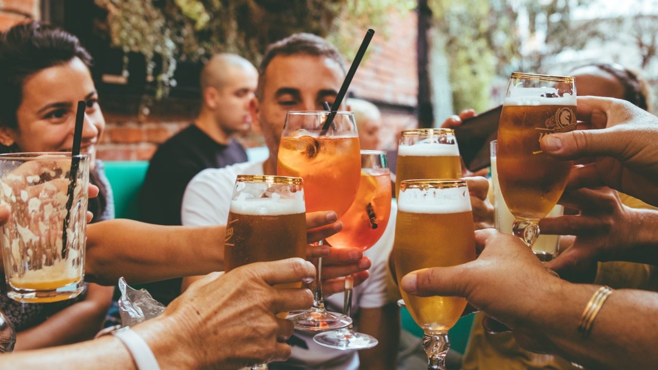 Piden reglas especiales para venta de alcohol en hoteles y restaurantes durante las elecciones
