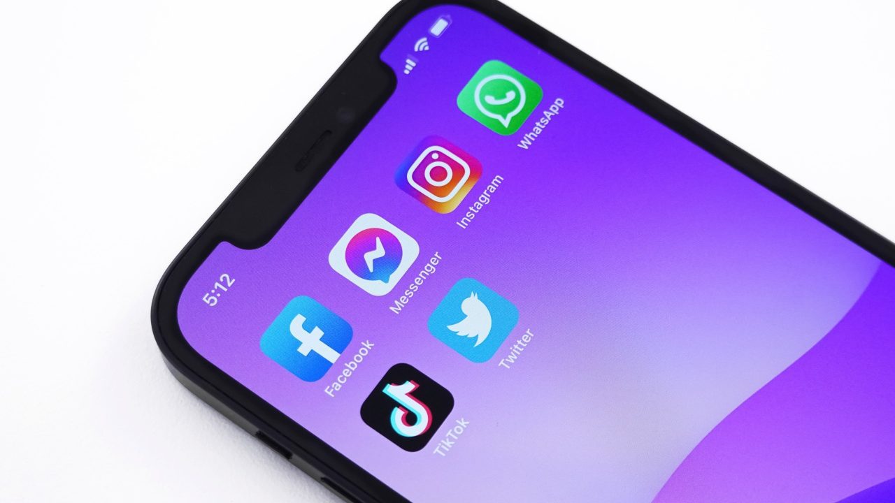 Usar redes sociales puede prevenir la depresión en las personas mayores, revela estudio