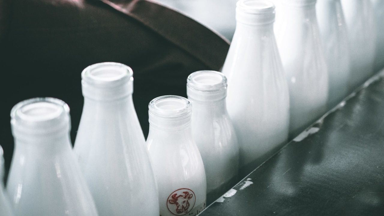 Agricultura sube a 10 pesos el precio de garantía de la leche