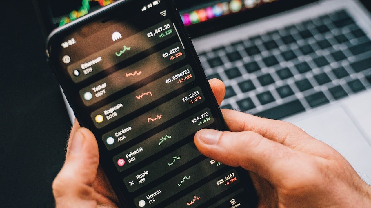 El peso y la Bolsa Mexicana concluyen las operaciones con pérdida semanal