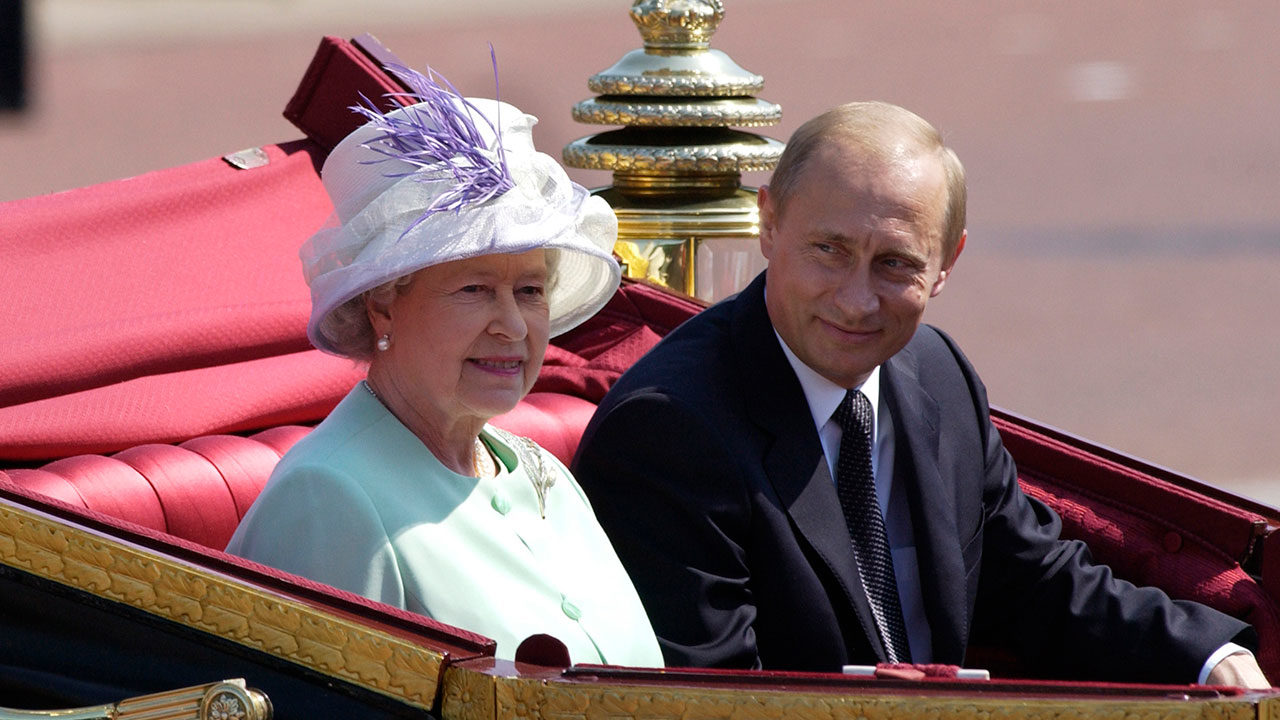 Isabel II, una reina tenaz en un mundo cambiante