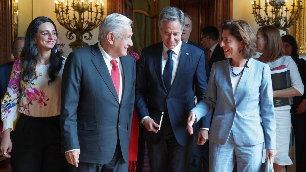 EU busca que México produzca chips, dice Ebrard tras reunión Blinken-AMLO