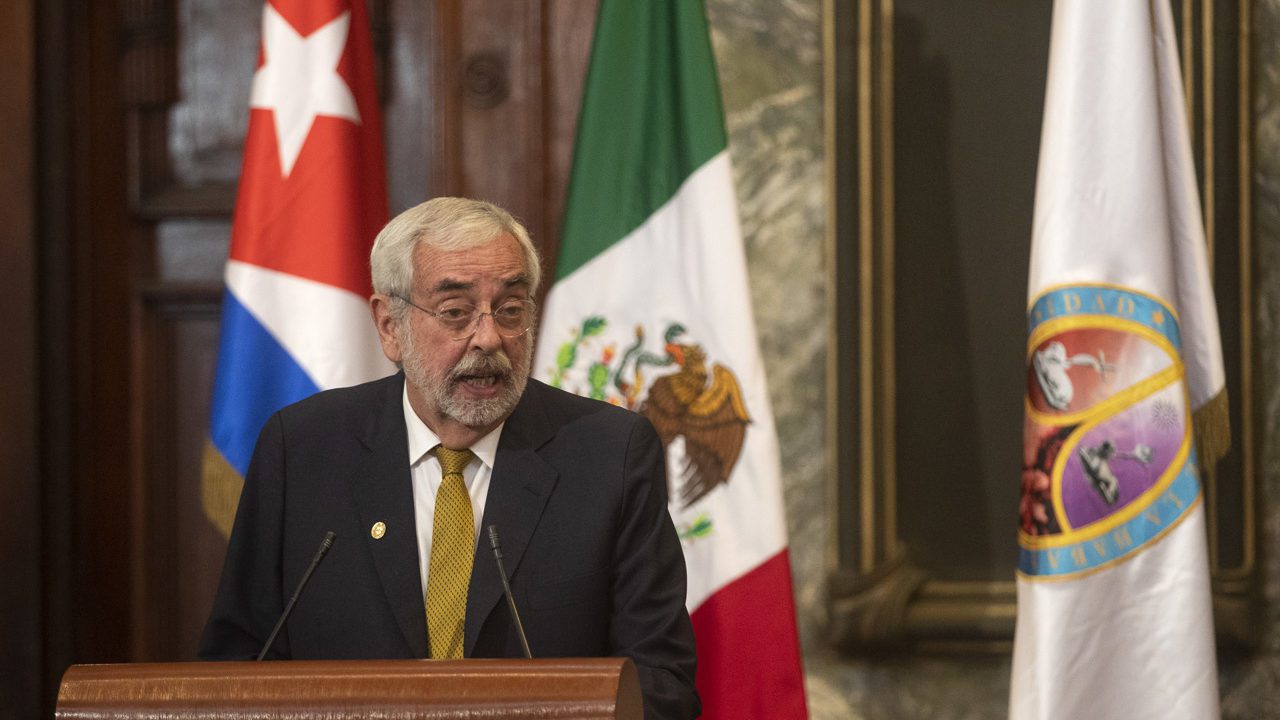 Rector de la UNAM defiende misiones médicas cubanas en México: ‘Faltan especialistas’