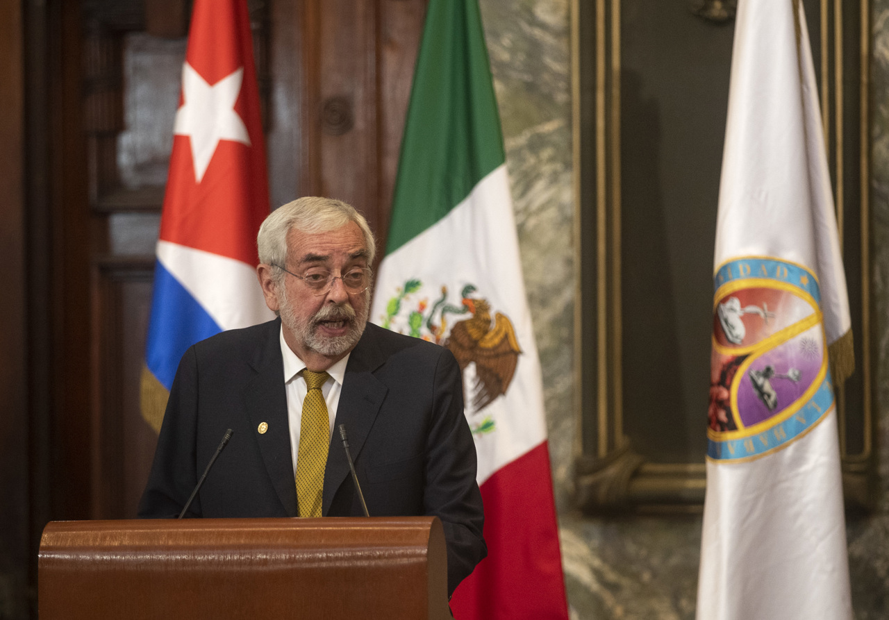 Rector de la UNAM defiende misiones médicas cubanas en México: ‘Faltan especialistas’