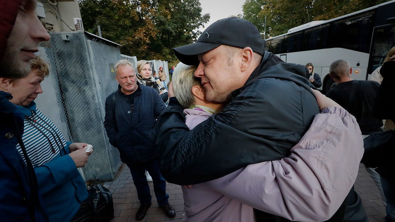 Putin intenta calmar a madres de soldados y promete victoria