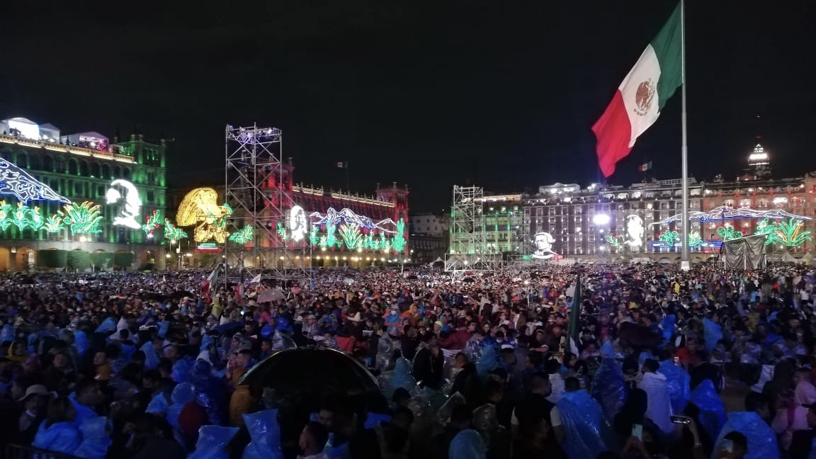 Fotogalería: Tras 2 años de pandemia, el Zócalo recibe a miles para el Grito de Independencia