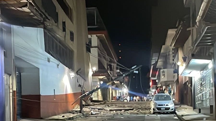 Daños en Uruapan tras el sismo. Foto: Tomada de Twitter.