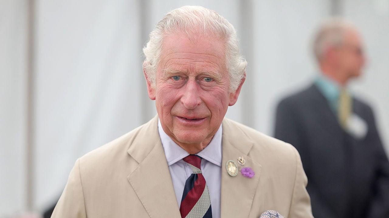 Rey Carlos III regresa a Londres para seguir su tratamiento contra el cáncer