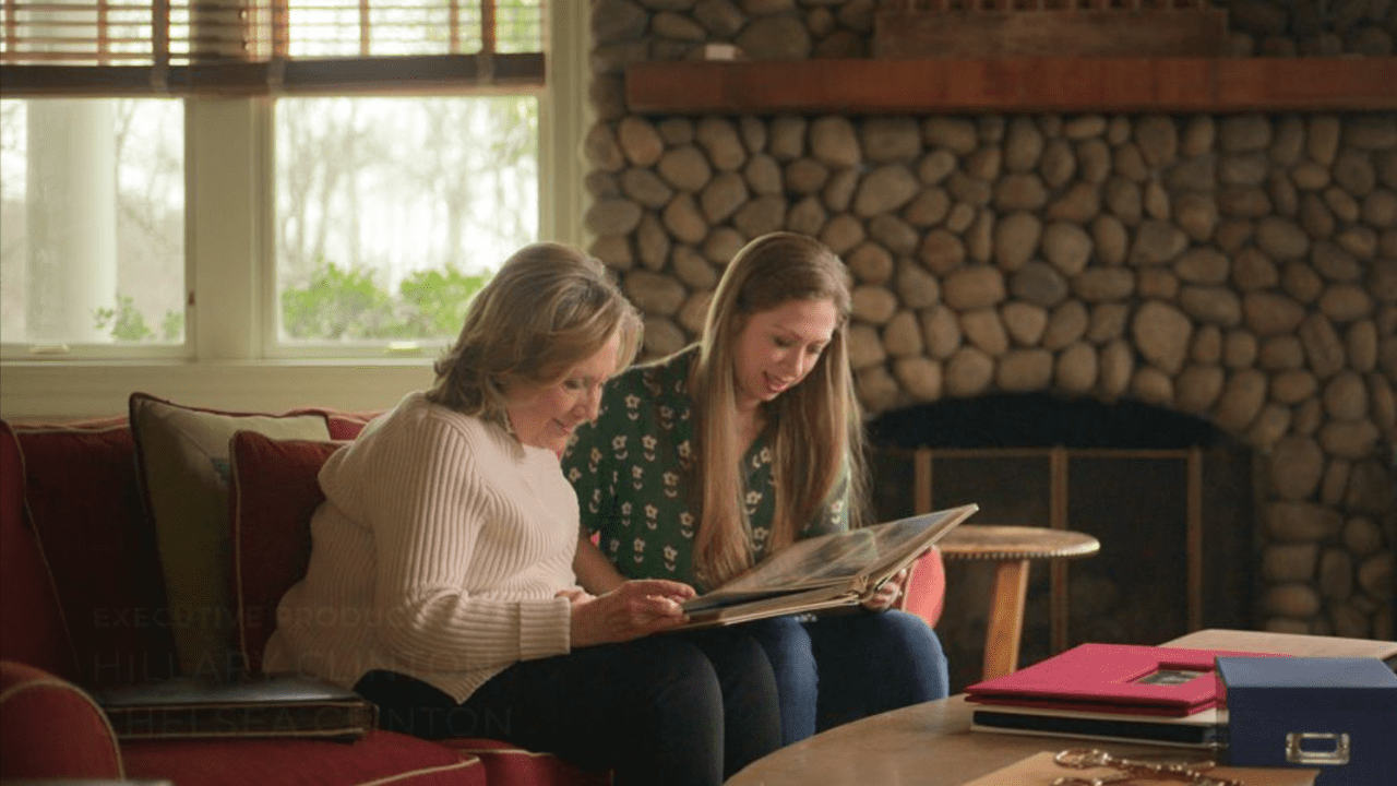 Hillary Clinton estrena documental sobre ‘mujeres valientes y pioneras’
