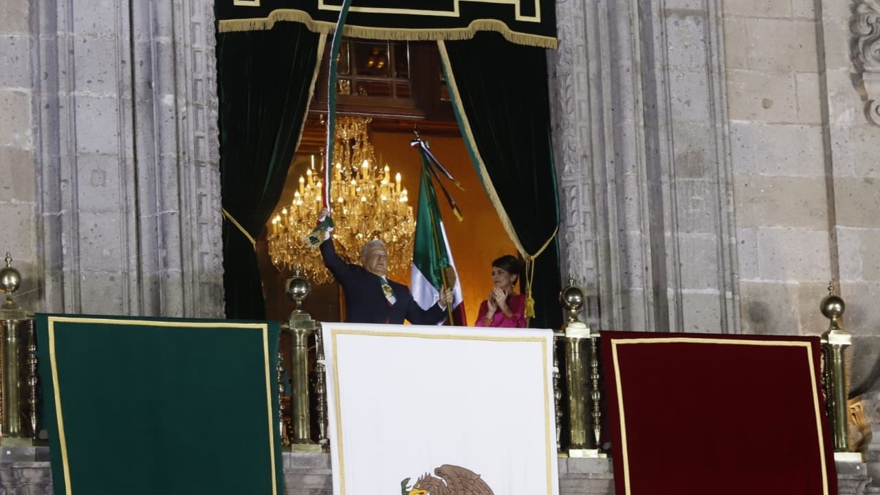 Los Tigres del Norte dan ‘grito’ en el Zócalo por los migrantes y AMLO, por muerte a corrupción