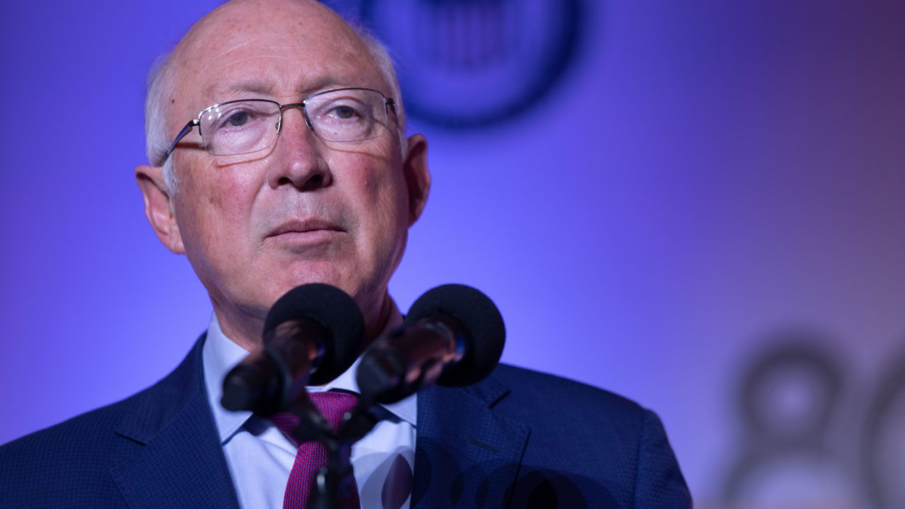 Embajador de EU, Ken Salazar, niega investigación a AMLO por vínculos con el narcotráfico