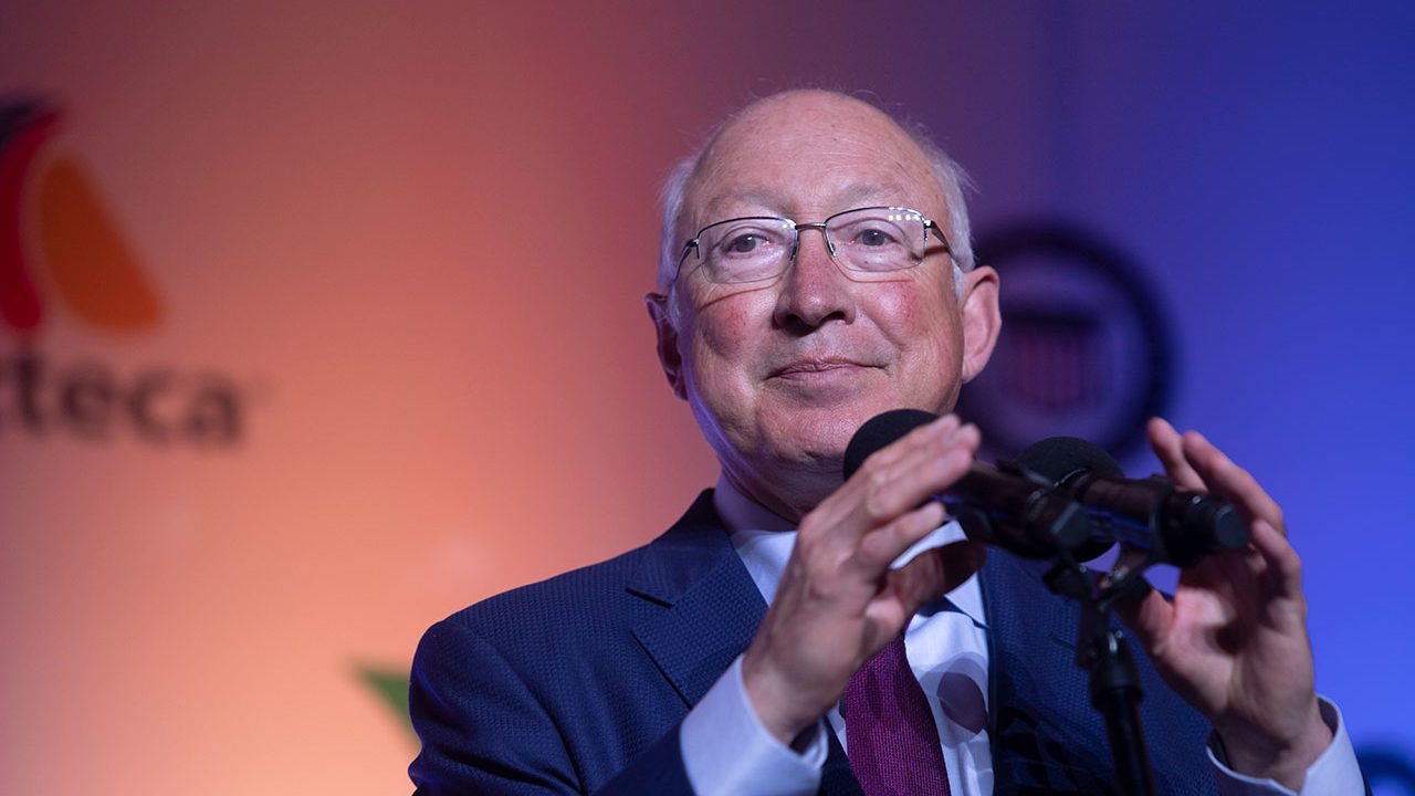 Ken Salazar se dice listo para combatir junto con Alicia Bárcena al fentanilo