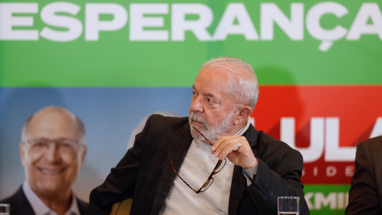 Lula aumenta ventaja sobre Bolsonaro hacia primera vuelta de elección: encuesta