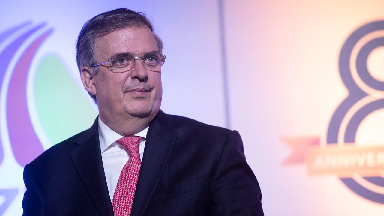 INE pide a funcionarios de la SRE bajar video de apoyo a Ebrard
