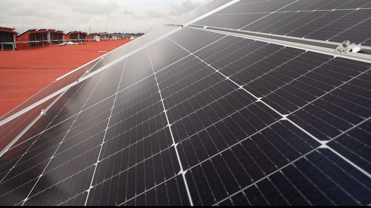 Prevén invertir 100 mdd en parques fotovoltaicos en los techos de naves industriales