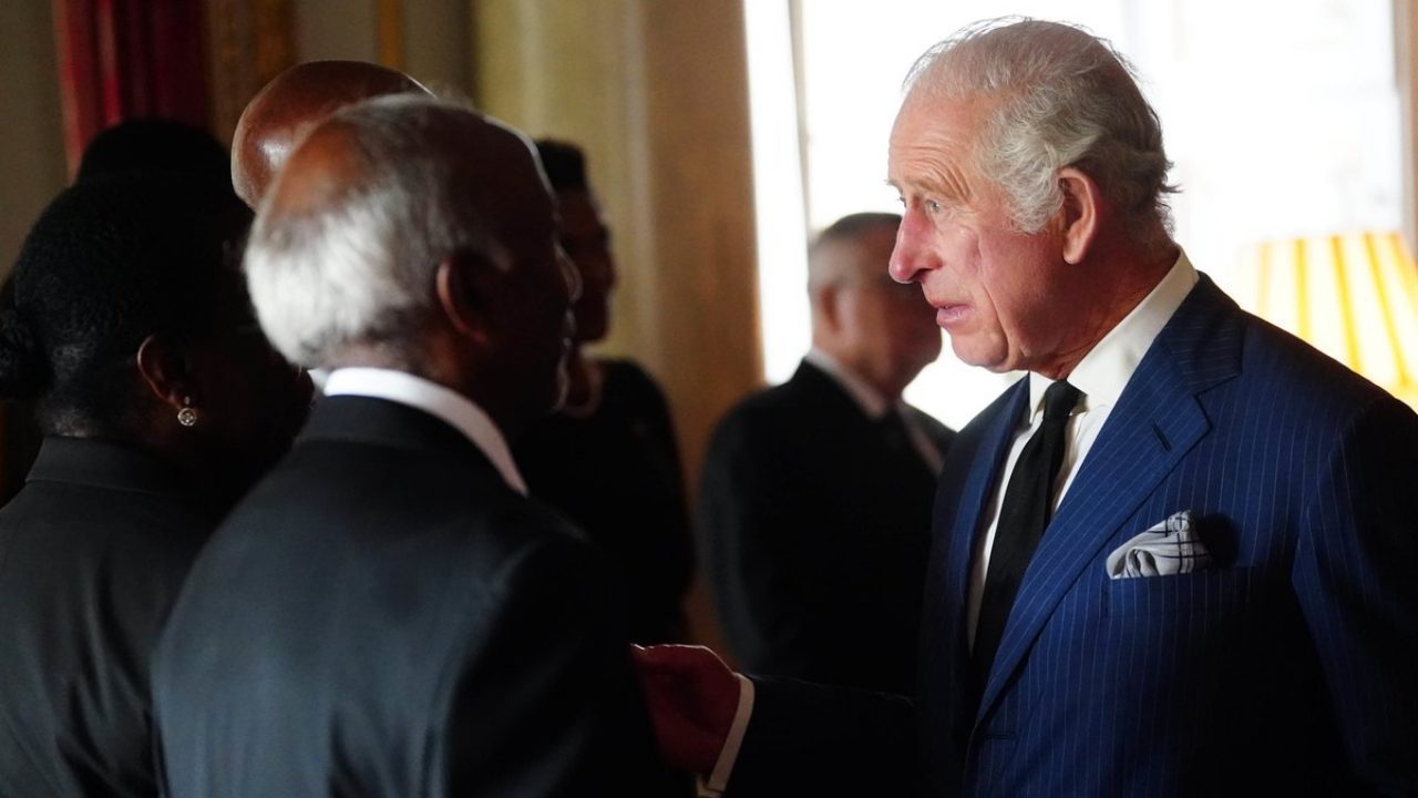 Decenas de empleados de Carlos III, despedidos tras convertirse en rey