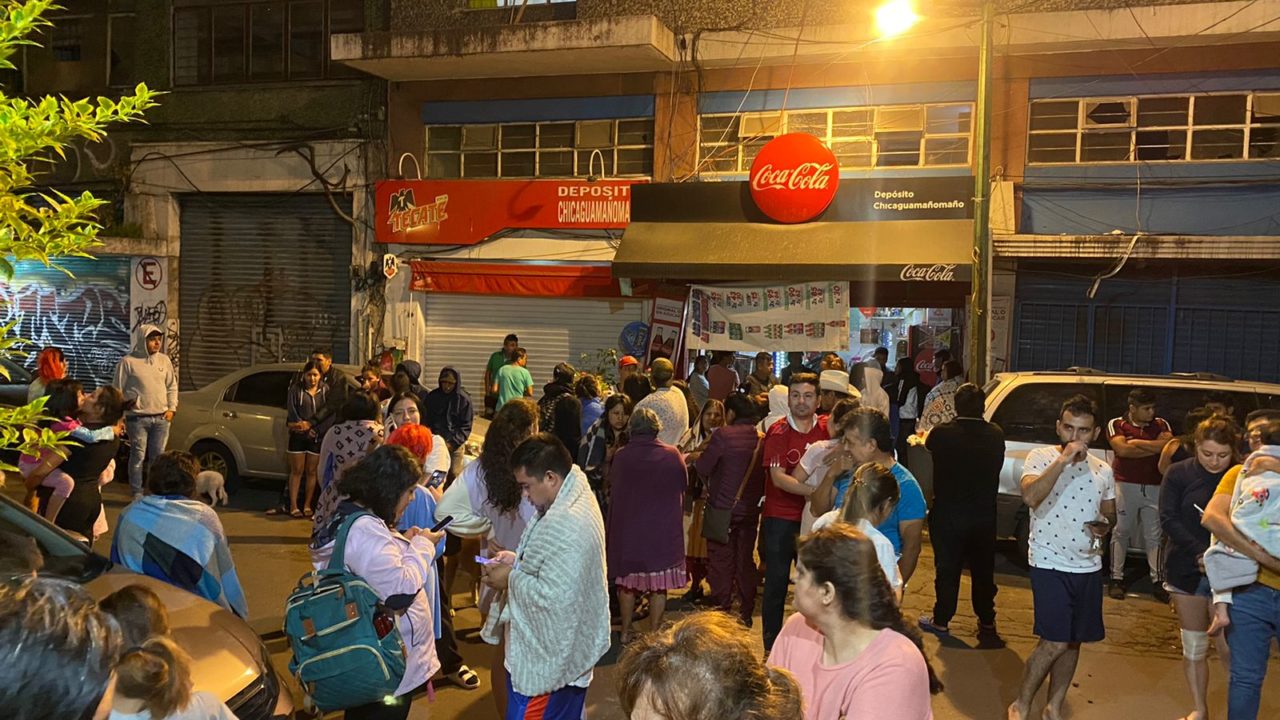 Reportan muerte de dos personas en CDMX tras el sismo de 6.9 de la madrugada