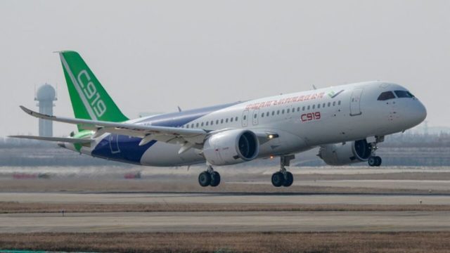 China celebra su nuevo avión C919