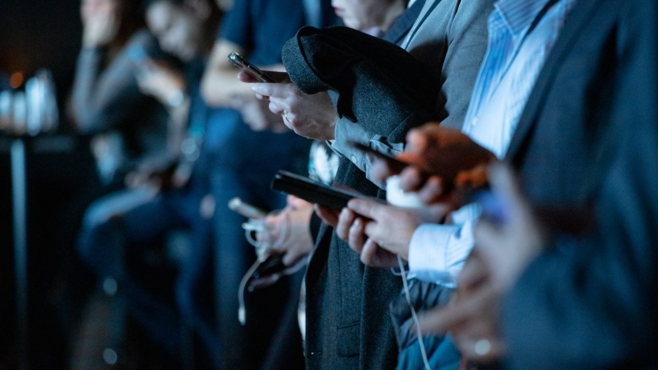 Informe plantea inquietudes del software de verificación de edad ante prohibición de redes sociales en Australia