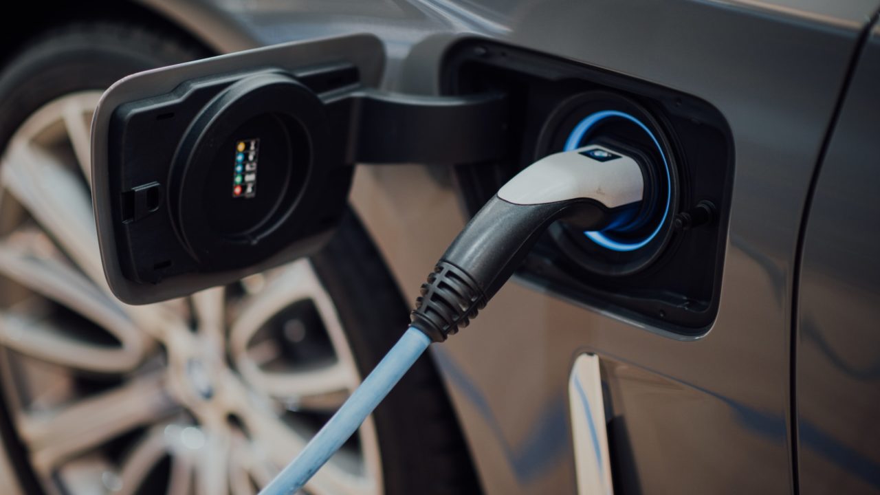México anticipará su producción y uso de autos eléctricos, influenciado por EU: experto