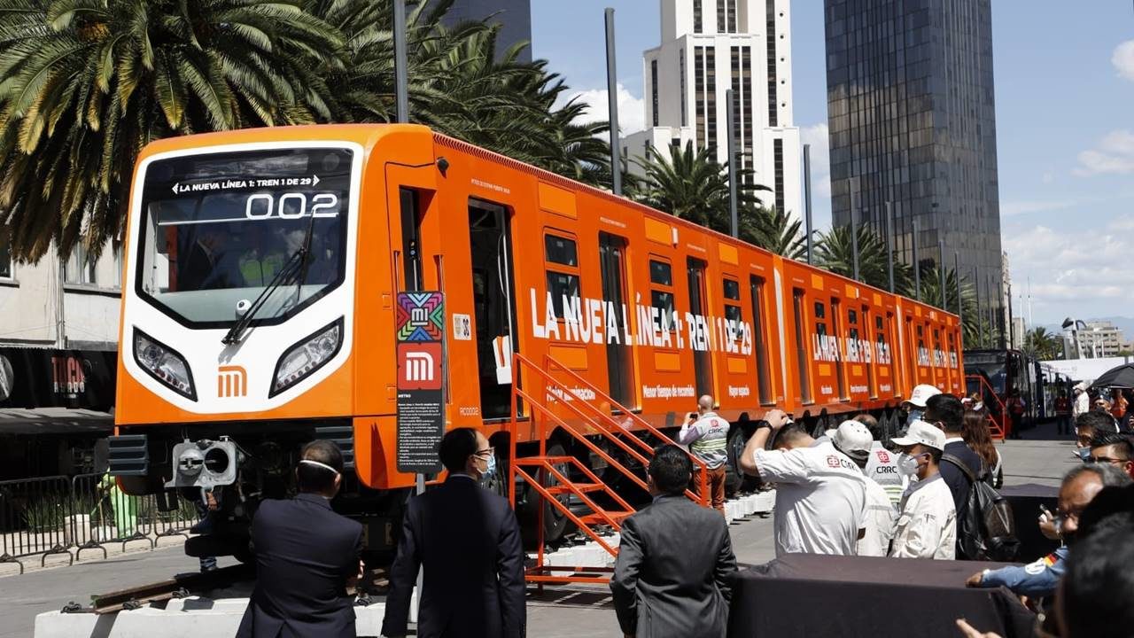 Crónica | Una exposición del transporte público con ruta a Palacio Nacional