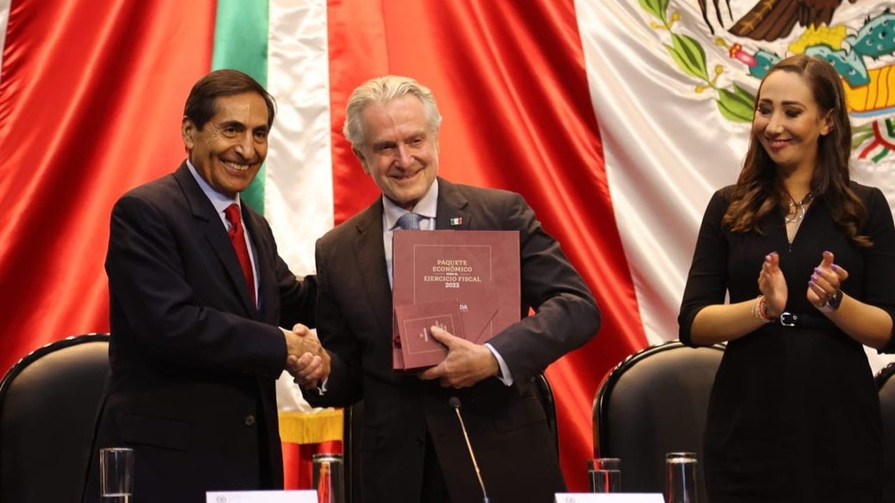 La economía mexicana crecerá a medio gas en 2022, admite Hacienda