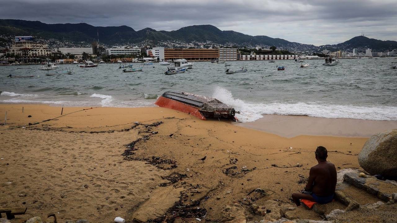 La tormenta Kay se intensifica a huracán; prevén fuertes torrenciales en 4 estados