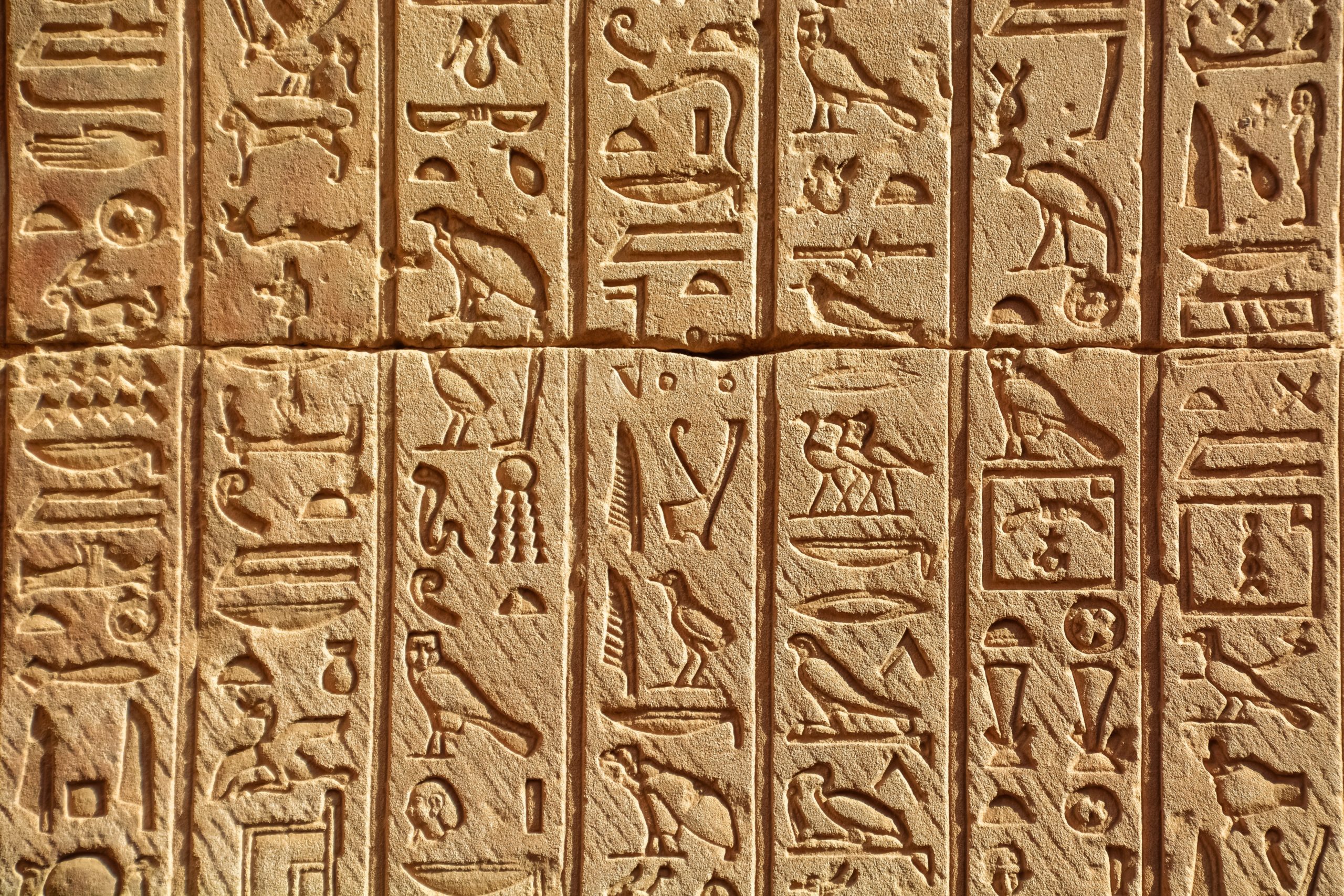 jeroglíficos templo egipcio
