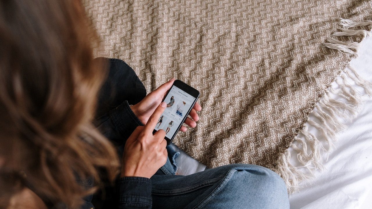 Espejito espejito: Los mexicanos compran moda en internet antes que cualquier otro bien