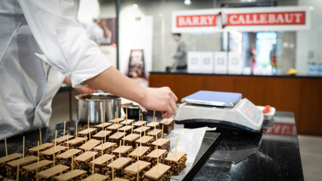 Empresa suiza Barry Callebaut redefine la fabricación de chocolate