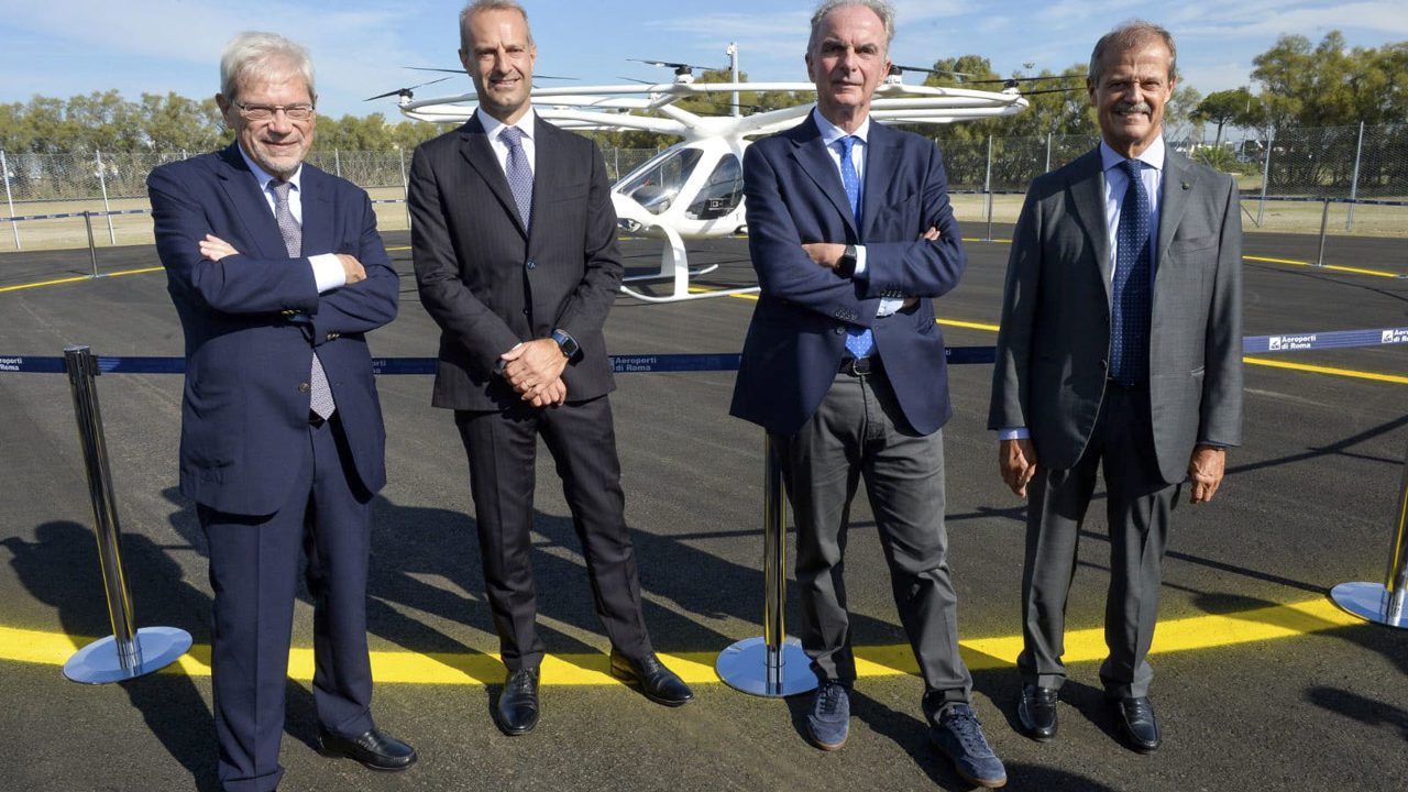 Primer taxi volador tripulado de Italia realiza su primera prueba de vuelo