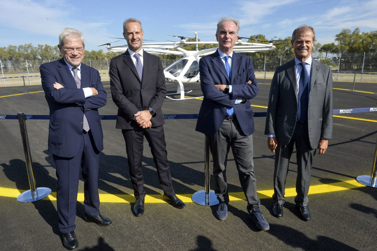 Primer taxi volador tripulado de Italia realiza su primera prueba de vuelo
