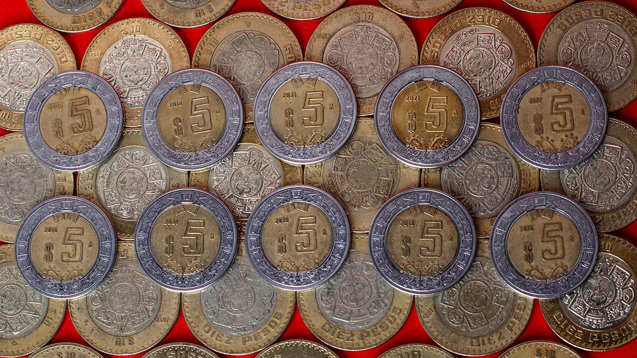Peso avanza por cuarta sesión tras acuerdo comercial entre EU y Japón; BMV sube