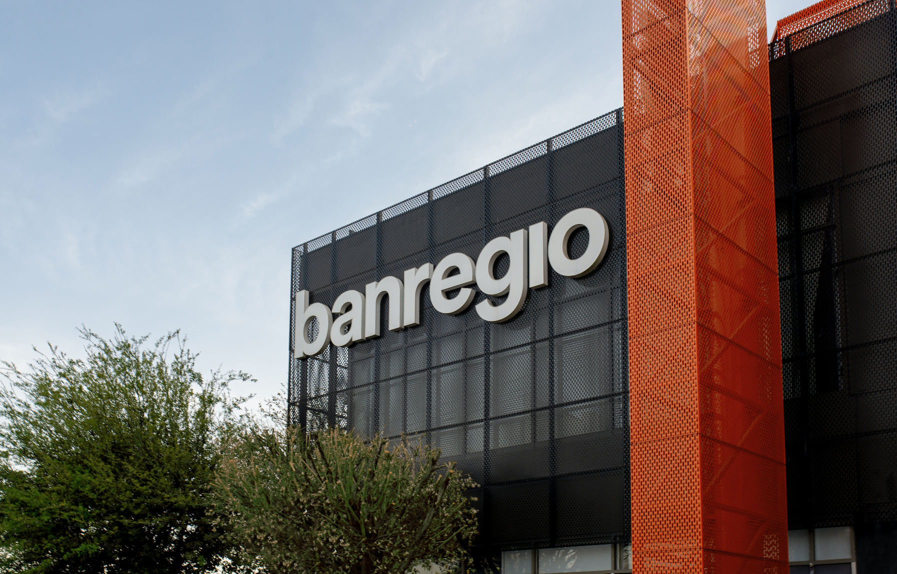 Banregio y Hey Banco rompen los esquemas tradicionales y logran un sólido crecimiento