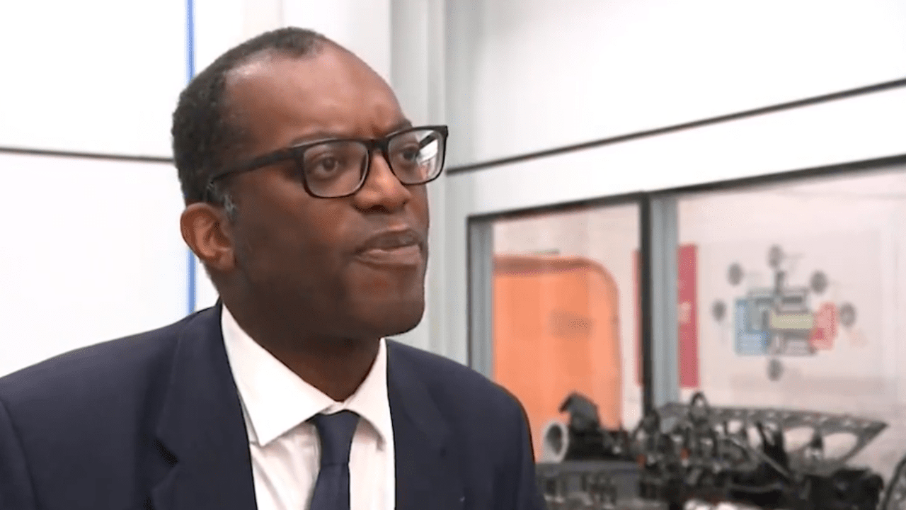 Ministro de Finanzas británico Kwarteng fue destituido: BBC