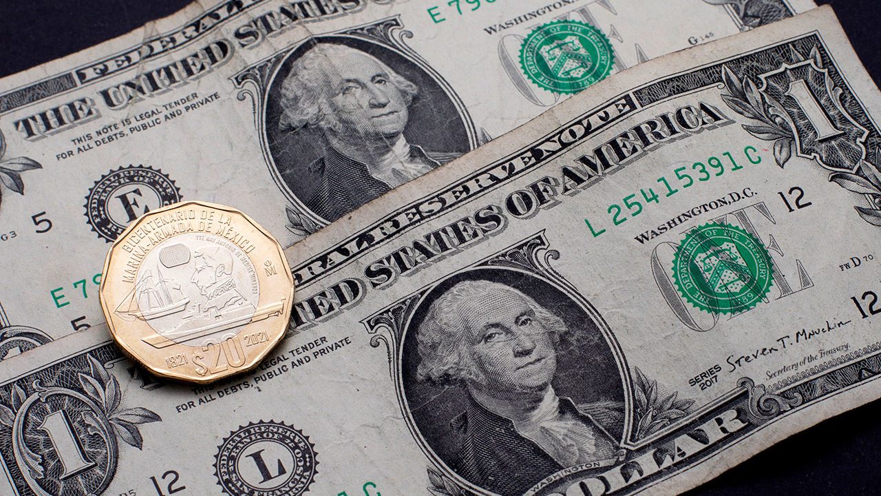 Las bolsas mundiales miran a un 2022 sombrío mientras el dólar triunfa