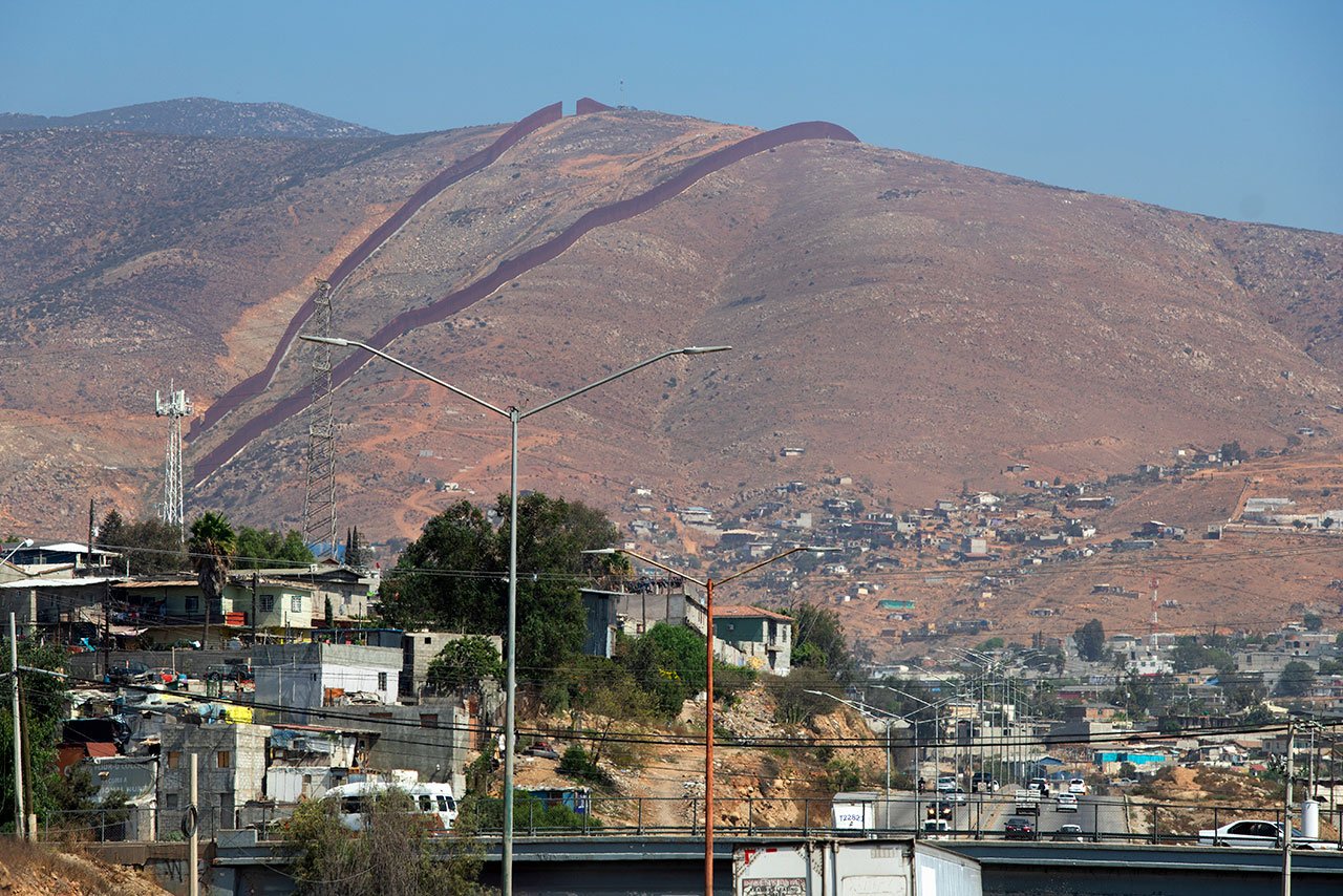 ONG pide indagar presunta corrupción de agentes de Migración en Tijuana