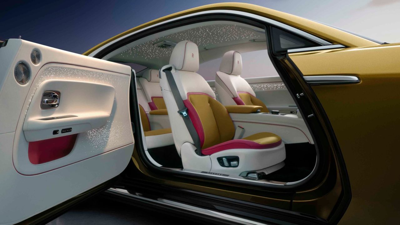 Rolls-Royce revela el Spectre, el primer auto totalmente eléctrico de gama celestial