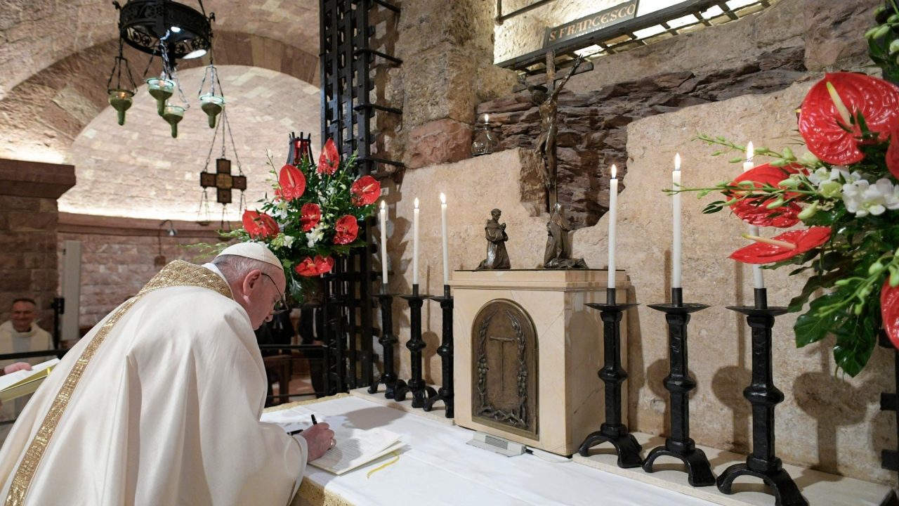 El Papa pide aprender de la historia ante el peligro de guerra nuclear
