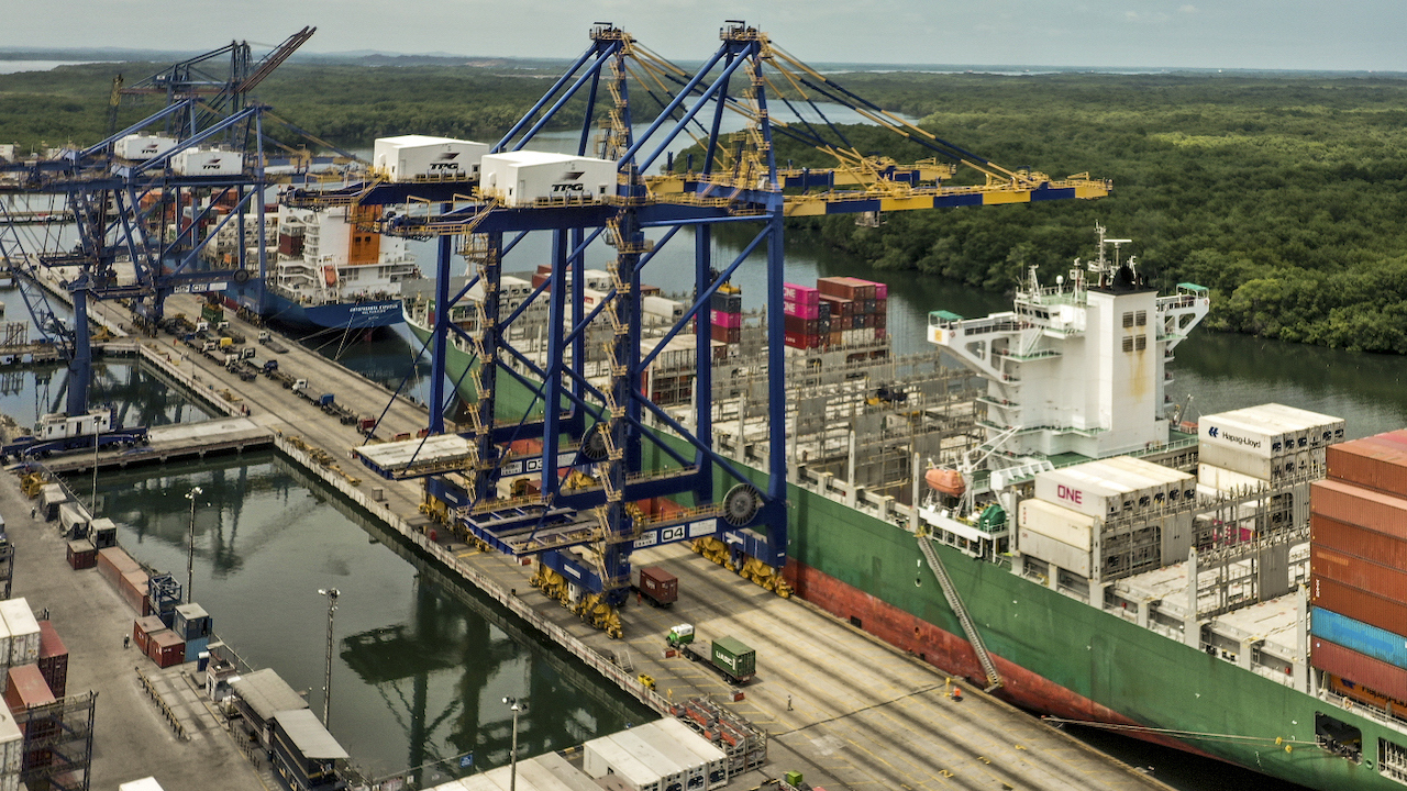 SAAM vende operaciones portuarias y otros activos a Hapag-Lloyd por 1,000 mdd