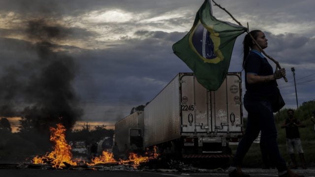 bloquean carreteras Brasil fraude