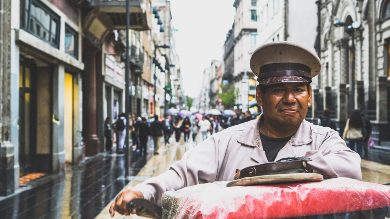 Tasa de desempleo en México baja a 3.3% en septiembre