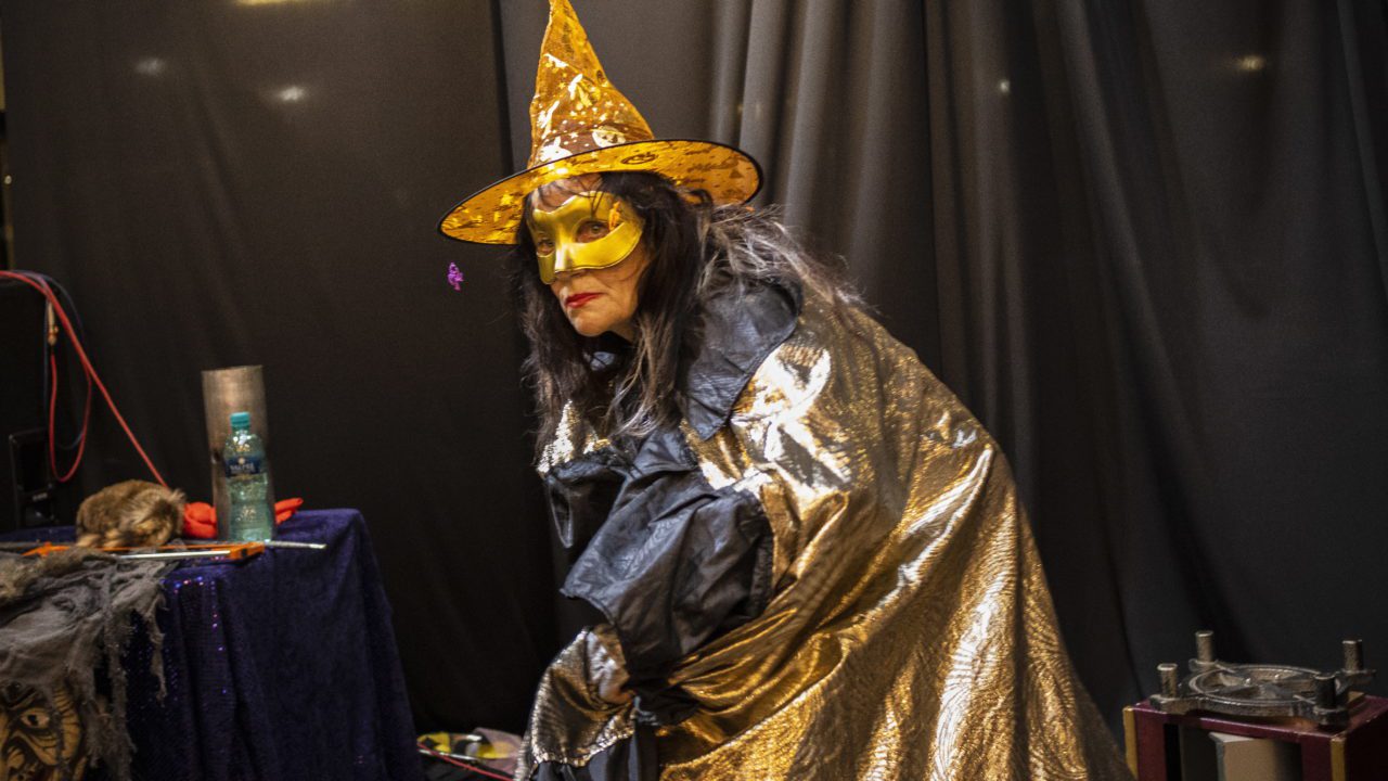 Conoce el #Witchtok: esoterismo y brujería arrasan en redes sociales