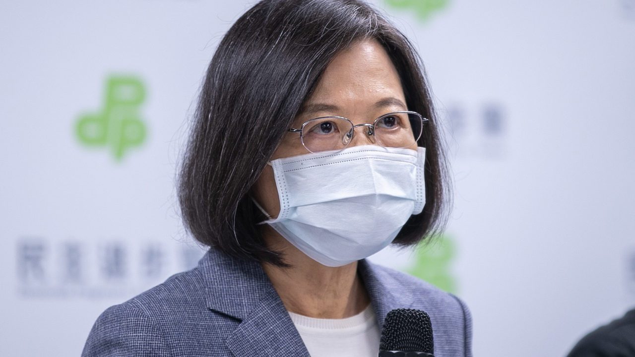 Oposición Taiwán arrasa en comicios locales y Tsai dimite como líder del PDP