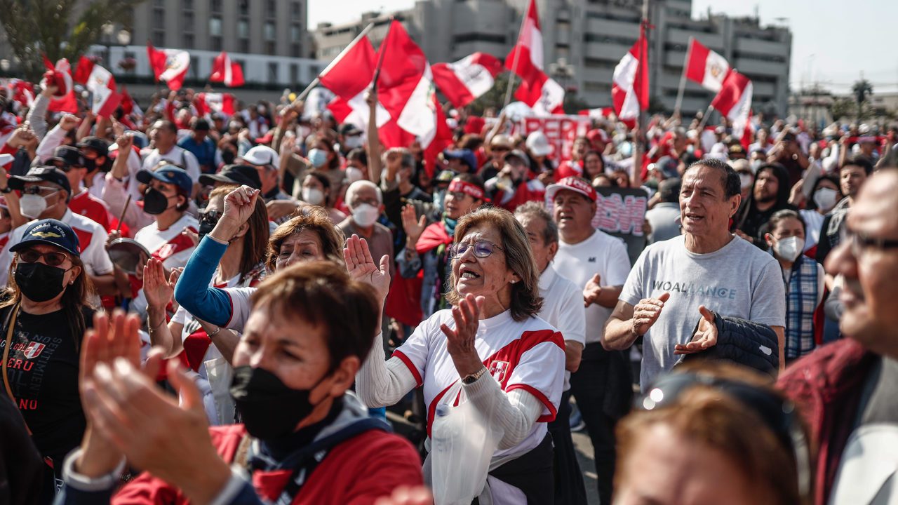 Marchan en Perú para exigir renuncia de Pedro Castillo a la Presidencia